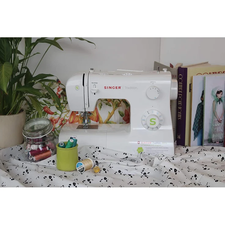 Singer Tradition 2273 Freiarm-Nähmaschine 23 Nähprogramme Nählicht Nadeleinfädler Rückwärtsnähen  Freiarm-Nähmaschine, weiß – Bild 7