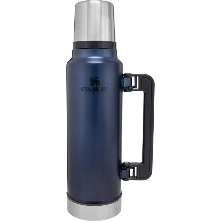 Stanley Classic Legendary Bottle 1,4 Liter - 1.5QT Nightfall - Edelstahl-Thermoskanne | BPA-frei |Hält 40 Stunden heiß | Deckel fungiert als Trinkbecher | Spülmaschinenfest | Lifetime  – Bild 1