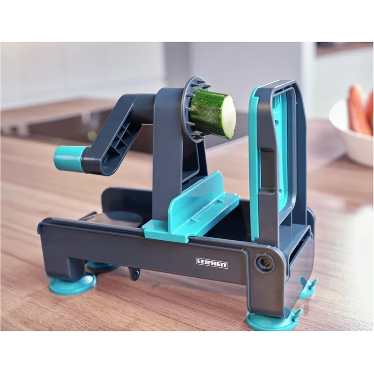 Leifheit Tisch-Spiralschneider, Zucchini Nudeln Schneider mit 3 Klingen für verschiedene Gemüsenudeln, platzsparend zusammenklappbar, standfester Julienne Schneider, Zoodlemaker spülmaschienengeeignet – Bild 4