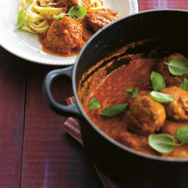 Le Creuset Signature Gusseisen-Bräter mit Deckel, Durchmesser 28 cm, Rund, Für alle Herdarten und Induktion geeignet, Volumen: 6,7 l, Schwarz – Bild 4