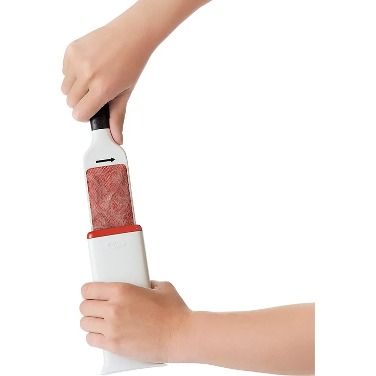 OXO Good Grips FurLifter Selbstreinigende Kleiderbürste, Plastik, weiß – Bild 5