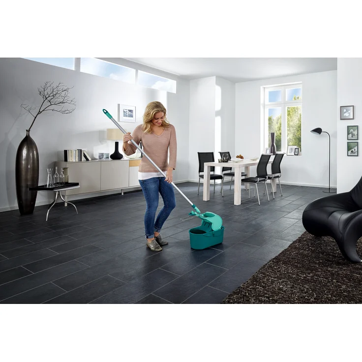 Leifheit Set Wischtuchpresse Profi Compact mit Bodenwischer und 3-teiligem Stiel, wie handgewrungen auspressbar, platzsparendes Wischset mit Mikrofaser Wischbezug für Fliesen und Laminat, Click-System  – Bild 3