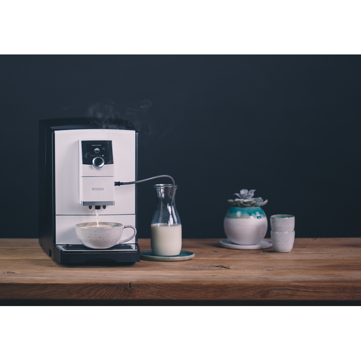 Nivona NICR 796 Kaffeevollautomat, mit Milchsystem, 2,2 l Wassertank, white line-chrom – Bild 3
