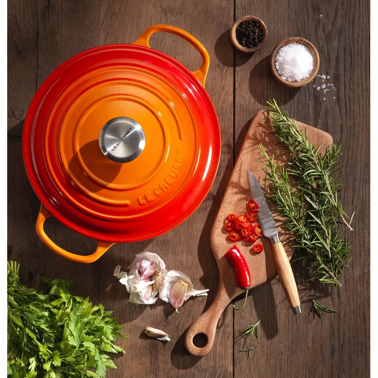 Le Creuset Signature Gusseisen-Bräter mit Deckel, Ø 30 cm, Rund, Für alle Herdarten und Induktion geeignet, Volumen: 8,4 l, Ofenrot – Bild 4