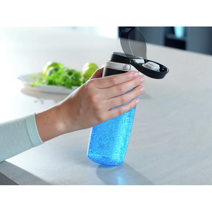 Leifheit Tritanflasche Flip 550ml, 100% dichte Sportflasche, Öffnen mit einer Hand, leichte und bruchsichere Trinkflasche mit Filter für Fruchteinsatz, nachhaltige Wasserflasche, BPA frei, blau – Bild 4