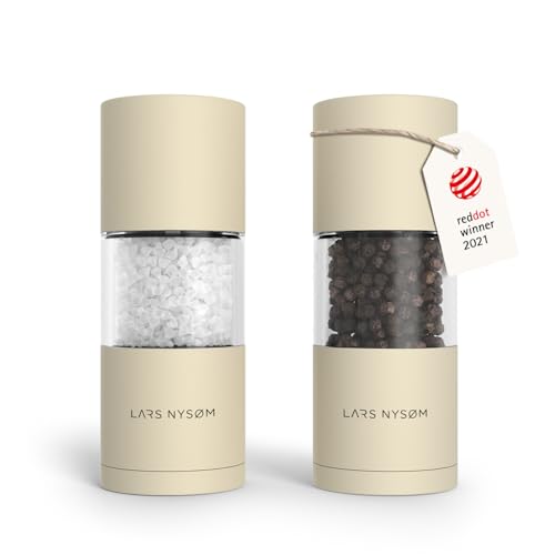 LARS NYSØM Salz und Pfeffermühle Set „Sjæl“, Edelstahl mit verstellbarem Keramikmahlwerk, manuelle Gewürzmühlen (2 Stück), Almond Beige