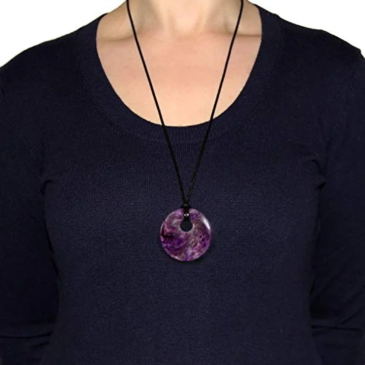 Morella Damen-Halskette 80 cm, runder Amethyst-Anhänger Ø 4,4 cm, im Samtbeutel, individuell kürzbar, Naturprodukt – Bild 4