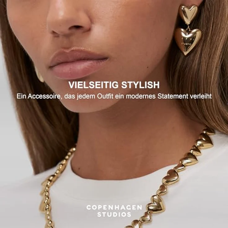 COPENHAGEN STUDIOS Puffy Hearts Ohrringe, gold, voluminöse Damen-Ohrstecker aus poliertem Edelstahl mit 14K Vergoldung, wasserfest & hautfreundlich – Bild 5