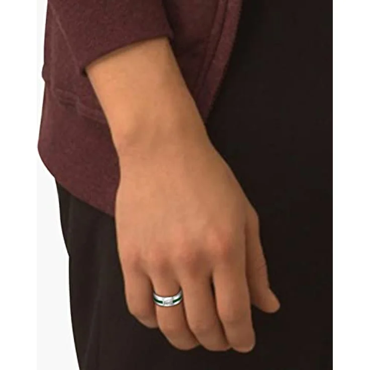 Lacoste Ring für Herren, Kollektion BASELINE, Edelstahl, Größe 66, mit grünem emailliertem Streifen und Krokodillogo – Bild 2