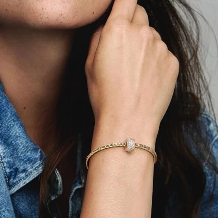 PANDORA Moments Funkelndes Dreireihiges Pavé-Charm aus Sterling Silber mit vergoldeter Metalllegierung und 85 Zirkonia, kompatibel mit Moments Armbändern, 762820C01 – Bild 5