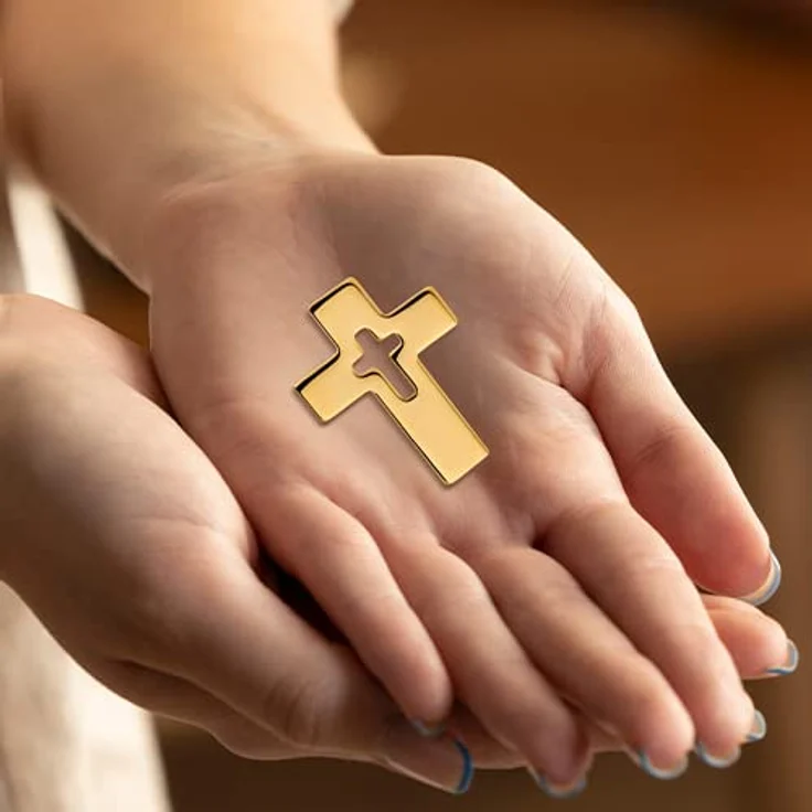 MaMeMi ANSTECKNADEL KREUZ vergoldet, 2 x 1,5 cm, dezentes christliches Schmuckstück fürs Revers, Geschenkidee für Taufe, Konfirmation oder Kommunion – Bild 4