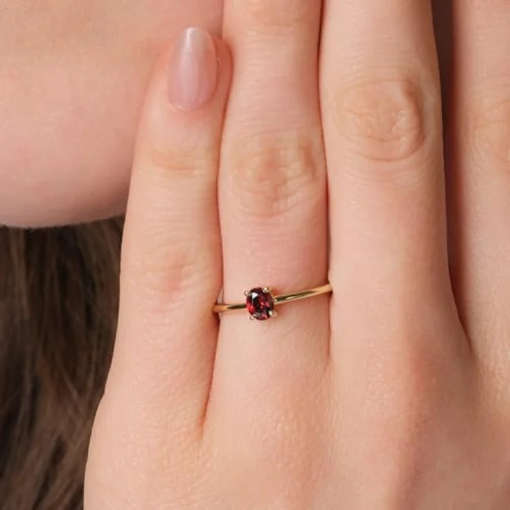 trendor Damenring 333 Gold (8k), Ovaler Zirkonia Granatrot, elegantes Schmuckstück, Ringgröße 56/17,8, hochwertige Geschenkidee – Bild 3