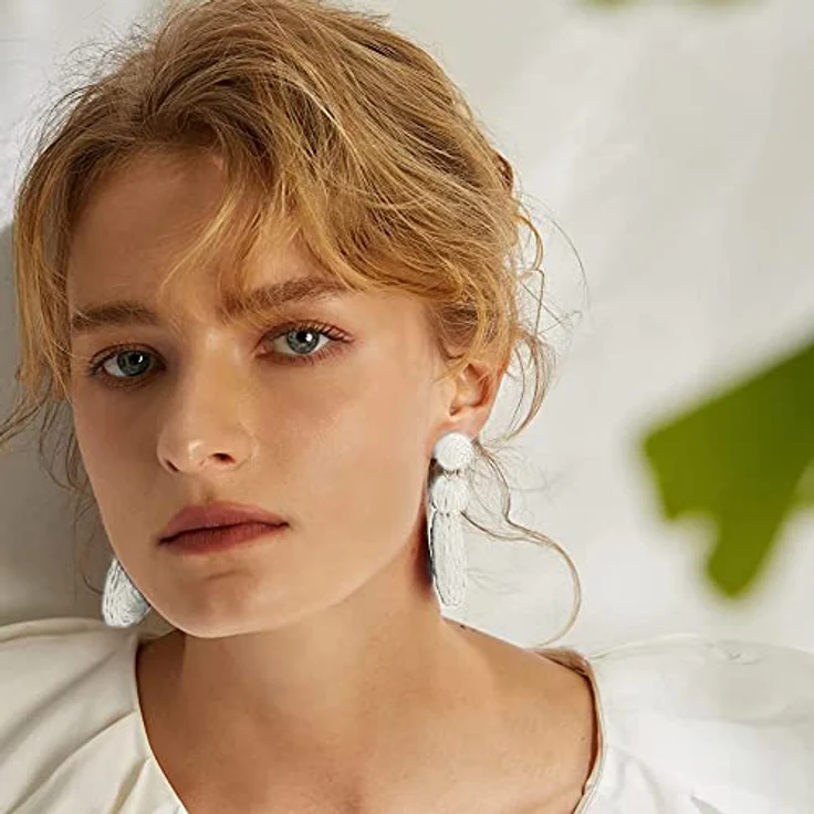 FDEETY Raffia Boho-Stil Ohrringe, handgefertigte geometrische Creolen in nicht-gerade Weiß, 100% natürliche Rattanfaser, ultraleicht und bequem, perfektes Geschenk für Frauen und Mädchen – Bild 2
