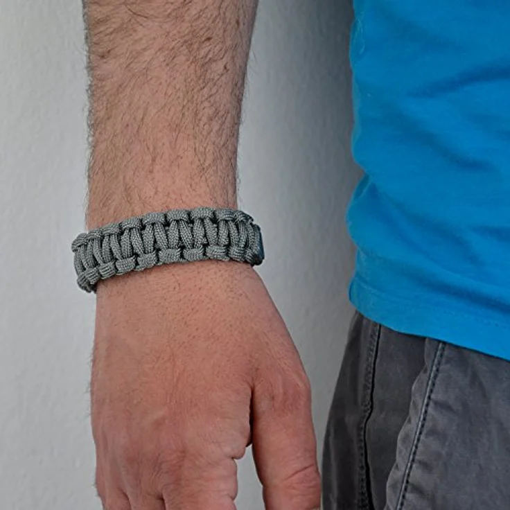 DonDon Herren Survivalarmband Paracord Outdoor Armband, geflochten, grau, Edelstahlverschluss, längenverstellbar bis 23 cm, 2,5 Meter Seilablösbar – Bild 4