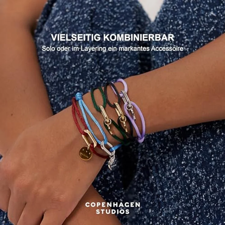 Copenhagen STUDIOS Fabric Link Bracelet, Damenarmband aus 14K vergoldetem Edelstahl mit grünem Stoffband und Karabiner-Charm, stufenlos verstellbar – Bild 5