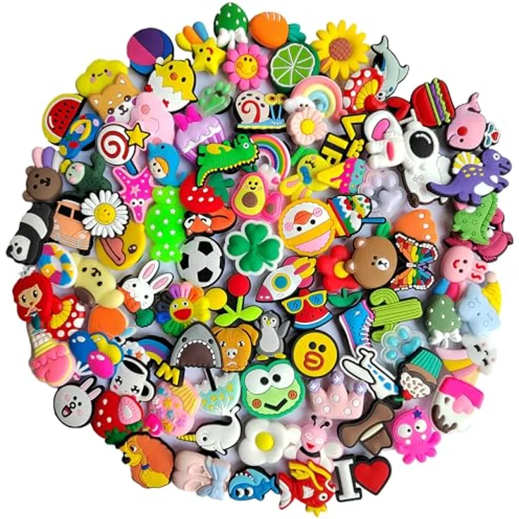 Nityunn Schuhanhänger für Clogs, 100er Set aus buntem PVC, Cartoon-Designs, ideales Schmuckstück für Sandalen und Gartenclogs, perfekte Geschenke für Weihnachten und Partys