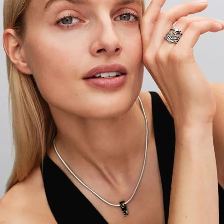 PANDORA Marvel Black Panther Ring, Sterling Silber mit schwarzen künstlichen Kristallen und Emaille, Größe 58, Gravur „WAKANDA FOREVER“ – Bild 5