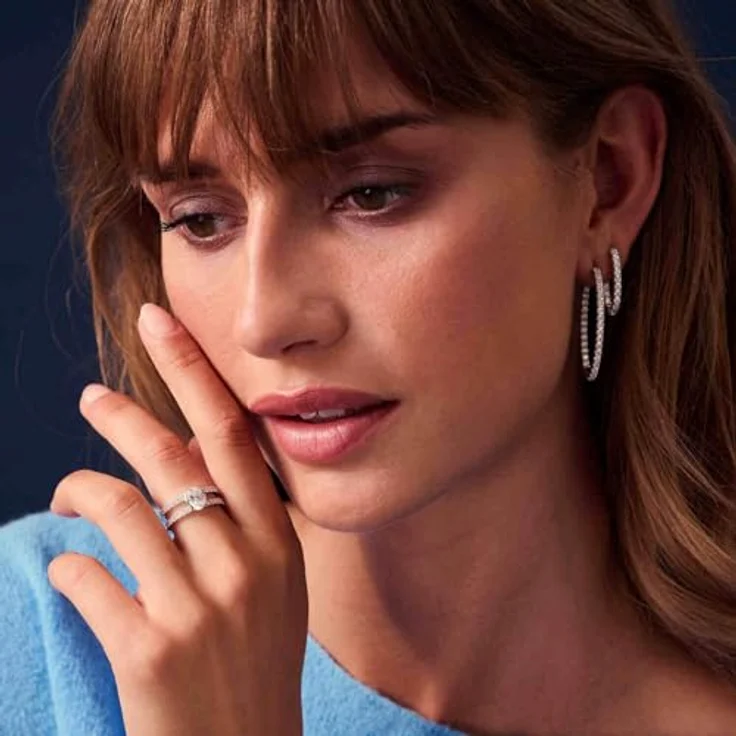 Sif Jakobs Jewellery Damen Ohrringe – 925 Sterling Silber rhodiniert, polierte Oberfläche, handgefasste facettierte weiße Zirkonia, Länge 23 mm – Bild 3