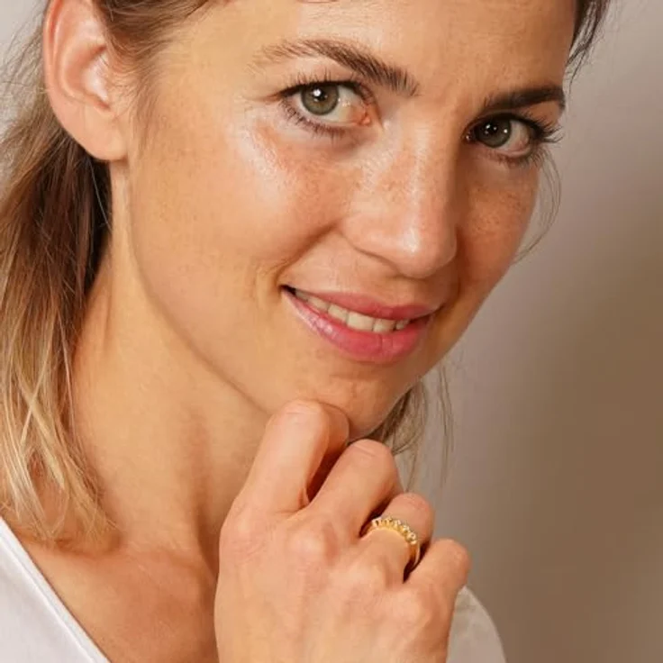 trendor Damenring Gold 333/8K mit 5 Zirkonias, elegantes Schmuckstück für Frauen, Ringgröße 50/15,9, edle Geschenkidee – Bild 4