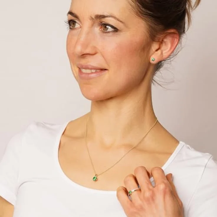 trendor Damen-Ohrringe Gold 333/8K mit synthetischem Smaragd, 4,5 mm Durchmesser, elegantes Design, Geschenkpackung inklusive Mikrofaser-Pflegetuch, perfektes Accessoire für besondere Anlässe – Bild 5