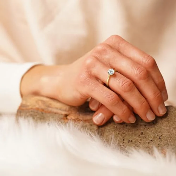 GLIZZ Damenring Gold 333/8K mit Zirkonia, elegantes Schmuckstück in Ringgröße 58/18,5, poliertes Gold mit 6,5 mm Zirkonia – Bild 3