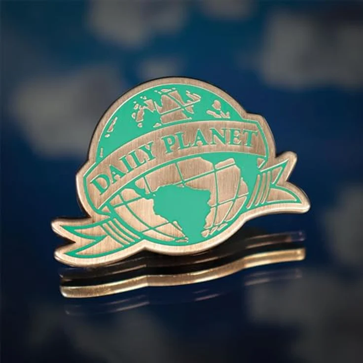FaNaTtik Superman 2025 Daily Planet Pin Badge, Limited Edition Metallnadel, 29 x 40 mm, individuell nummeriert, Gummiverschluss, limitiert auf 9995 Stück – Bild 5