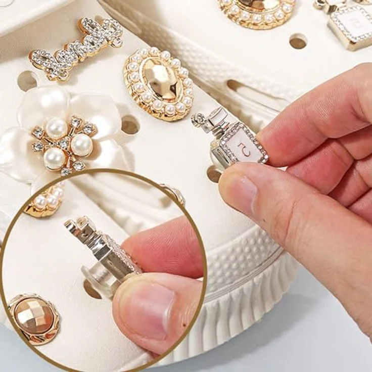 JOOTUEPO 20 Stück Schuh Charms Set, Strass-Anstecker für Crocs, PVC Schuhanhänger für Mädchen und Frauen, verschiedene Designs wie Herz und Schmetterling – Bild 3