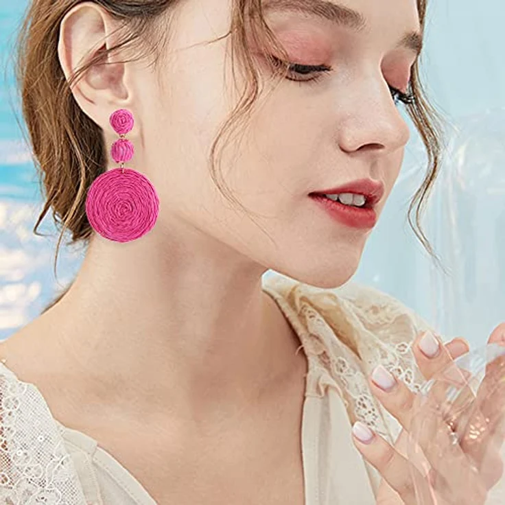 FDEETY Raffia Ohrringe für Frauen, Handgemachte Boho-Stil Creolen in Rosarot, Leichtgewichtige geometrische Tropfenohrringe aus natürlicher Rattanfaser – Bild 4