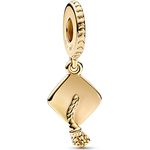 PANDORA Moments Schulabschluss-Mütze Charm-Anhänger, vergoldete Metalllegierung mit eingravierter Botschaft und Herzdesign, kompatibel mit Moments Armbändern, 761892C00