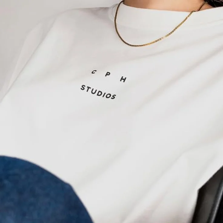 Copenhagen STUDIOS Mini Edgy Necklace, Unisex Halskette in Gold aus poliertem Edelstahl, verstellbare Länge, wasserfest & hautfreundlich – Bild 2