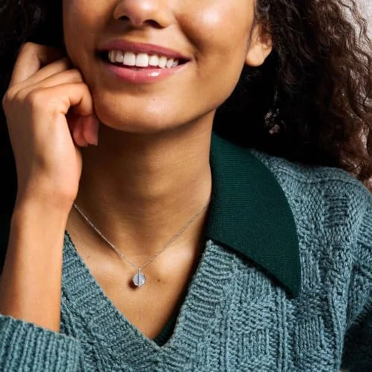 FOSSIL Damen Edelstahl Fünfeck-Anhänger-Halskette, poliert mit Karabinerverschluss, silberfarben, 40.6 cm Länge – Bild 2