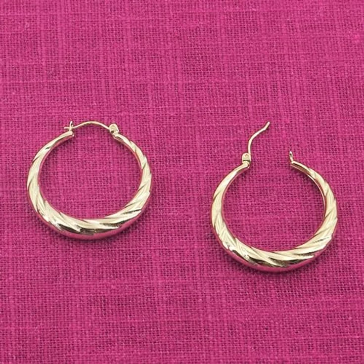trendor Damen-Ohrringe Gold 333 / 8K Creolen Ø 30 mm, eleganter Ohrschmuck mit klappbarem Verschluss, zeitlose Geschenkidee, Geschenkpackung inkl. Mikrofaser-Pflegetuch, 68050 – Bild 3
