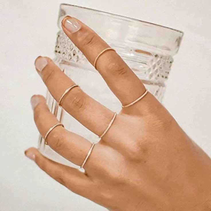 Happiness Boutique Damen Band Ring 18K vergoldet, dünner Stapelring aus Edelstahl mit Zirkonia, in Gold, 4 Größen erhältlich – Bild 5