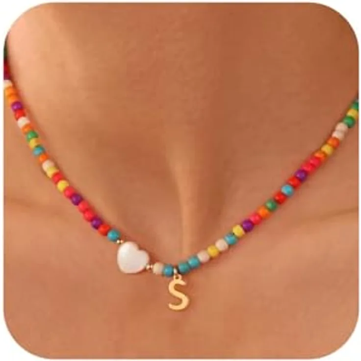 TINGN Bunte Perlenkette mit Initiale S, Personalisierte Damen Halskette aus Türkisperlen und Muschelherzen, 14+2 Zoll Choker-Stil, Geschenk für Frauen und Mädchen