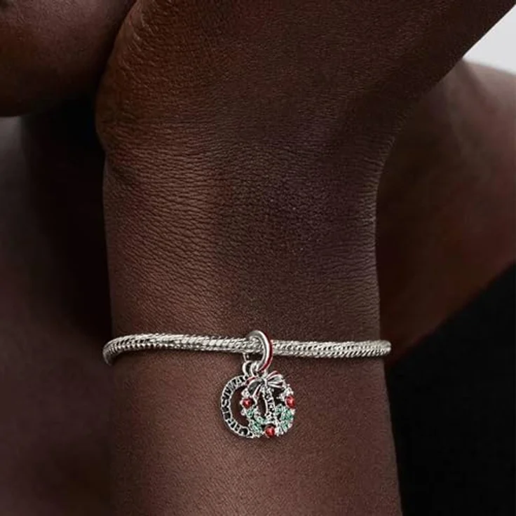 PANDORA Moments Weihnachtskranz Doppelter Charm-Anhänger aus Sterling-Silber mit grünen künstlichen Kristallen und roter glitzernder Emaille, kompatibel mit ME und Moments, 794238C01 – Bild 4