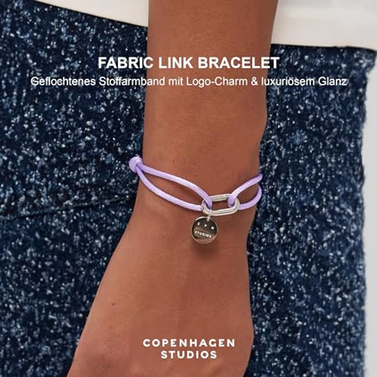 Copenhagen STUDIOS Fabric Link Bracelet, Damenarmband mit geknotetem lila Stoffband, Karabiner-Charm aus poliertem Edelstahl, stufenlos verstellbar bis 24 cm – Bild 2