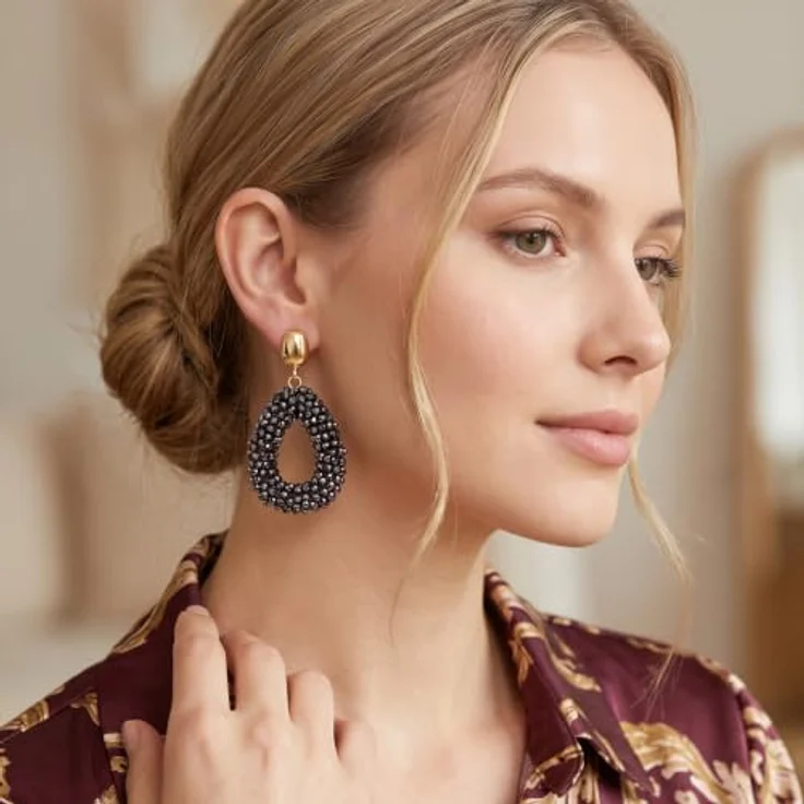 Joya Love Lila Porzellan Boho Ohrringe, facettierte Kristallperlen mit goldfarbenem Ovalanhänger, Statement-Design für Damen – Bild 2