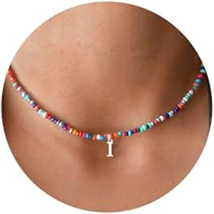 TINGN Bunte Perlenkette mit Buchstaben, Damen Halskette aus künstlichen Perlen und Edelstahl, verstellbar 35cm + 5cm, Sommer Boho Schmuck für Mädchen