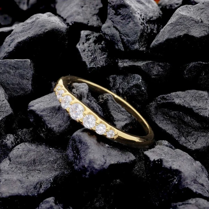 Glizz Goldring GL8722, Damenring Gold 333/8K mit 7 Zirkonias in Pavé-Fassung, poliert