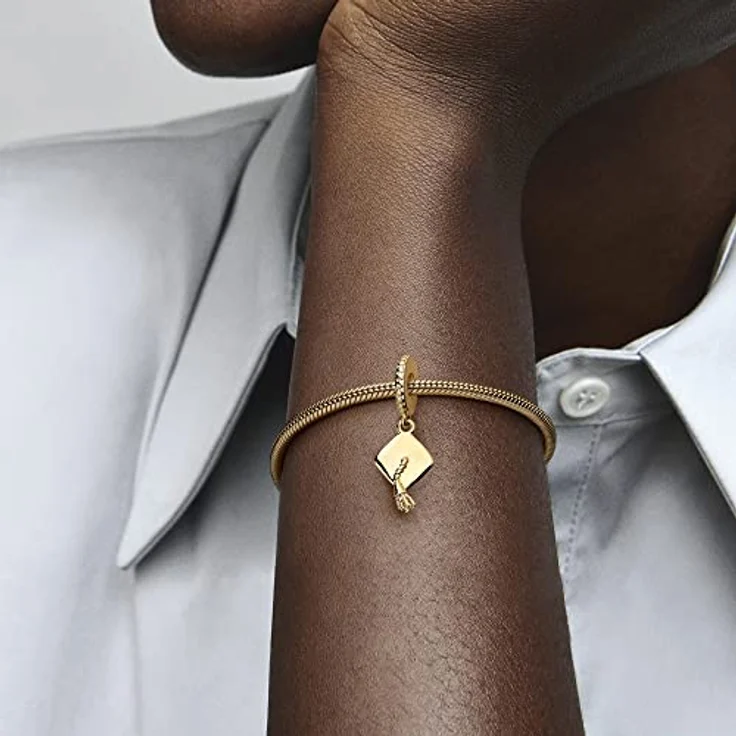 PANDORA Moments Schulabschluss-Mütze Charm-Anhänger, vergoldete Metalllegierung mit eingravierter Botschaft und Herzdesign, kompatibel mit Moments Armbändern, 761892C00 – Bild 5