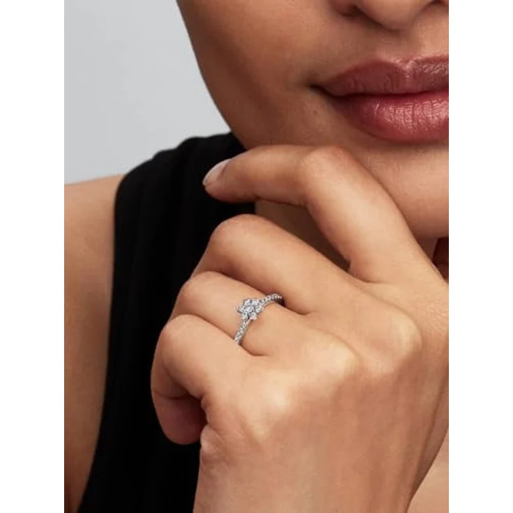 PANDORA Ring Blume funkelnd, 925 Sterling Silber mit Cubic Zirkonia, erhobene Blüte und Pavé Ringschiene, eleganter Damen Statement Ring, Größe: 58, 194499C01-58 – Bild 3