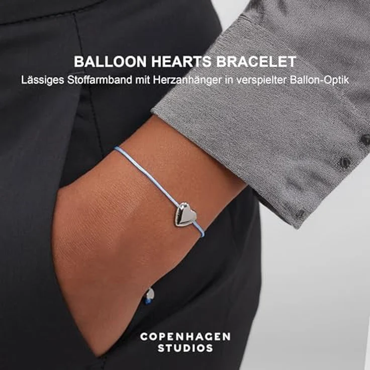 COPENHAGEN STUDIOS Bracelet Balloon Hearts, Damenarmband mit stufenlos verstellbarem Nylonband, Herzanhänger aus poliertem Edelstahl, hellblau-silber – Bild 2