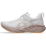 Asics Novablast 5, Laufschuh mit FF BLAST PLUS ECO Dämpfung, weiß/hellbraun, Größe 40.5