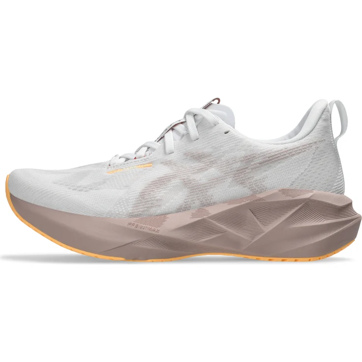 Asics Novablast 5, Laufschuh mit FF BLAST PLUS ECO Dämpfung, weiß/hellbraun, Größe 40.5