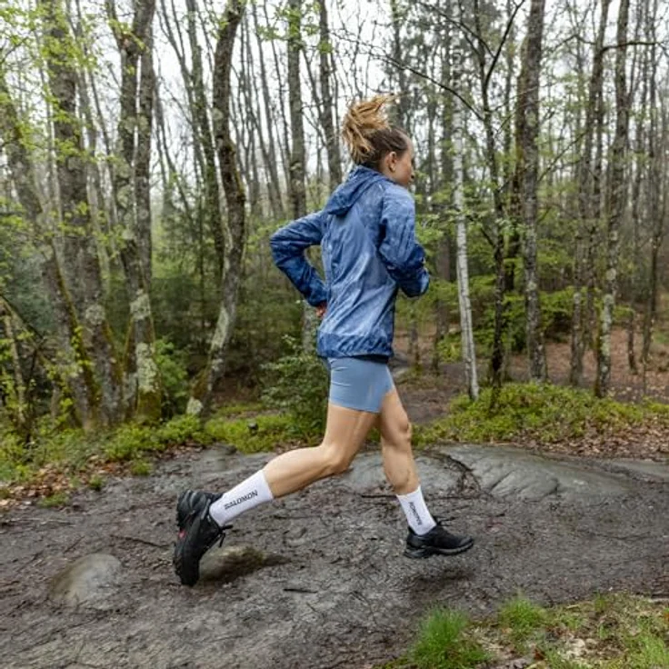 Salomon Alphacross 5 GTX Damen Wanderschuh, wasser- und winddicht mit GORE-TEX, Schwarz, Größe 4.5 – Bild 2