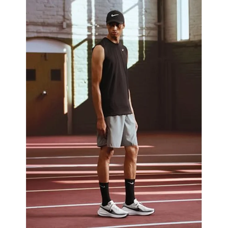 Nike Revolution 8 Herren Laufschuhe, atmungsaktives Mesh-Obermaterial, Schaumstoff-Mittelsohle, Gummi-Außensohle, ideal für Normalpronierer, schwarz – Bild 3