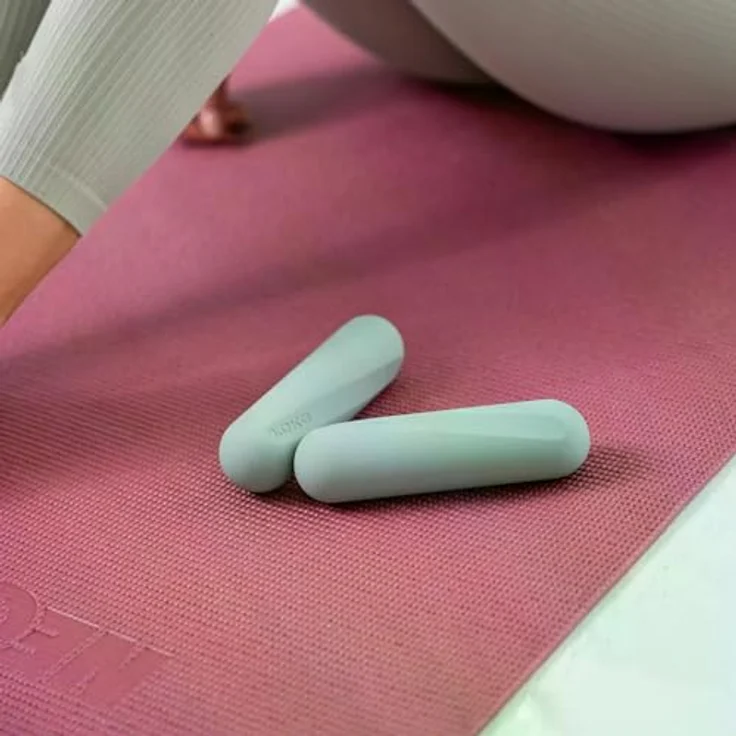 NEOLYMP Pilates Hanteln 1 kg, rutschfestes Silikon Hantelset, ergonomische Kurzhanteln im 2er Set für Pilates, Yoga & Home Workout, kleine Hanteln für Frauen (Berry) – Bild 3