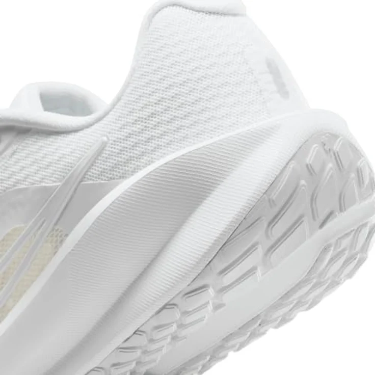 Nike Downshifter 13, Laufschuhe mit atmungsaktivem Obermaterial und nachhaltiger Dämpfung, Weiß – Bild 8