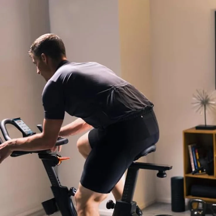 MATRIX ICR50 Indoor Cycle Limited Edition, Ergonomisch geformter Multipositionslenker, gepolsterter Sportsattel, Magnet-Bremssystem, Rear Drive System – Bild 4