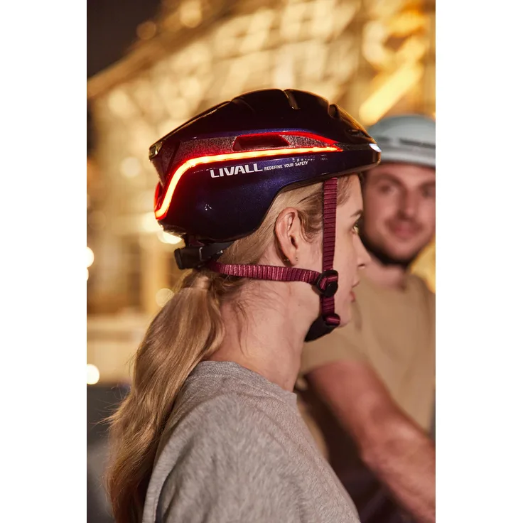 LIVALL EVO21, Fahrradhelm mit SOS-Technologie, Rück- und Frontlichtern, Bluetooth-Kopplung, Schwarz